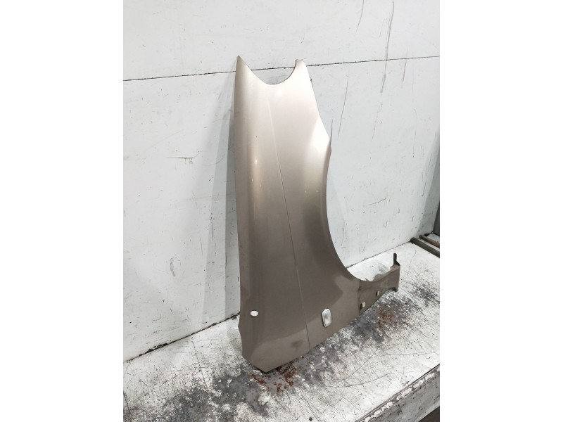 Recambio de aleta delantera derecha para kia carnival ii 2.9 cdri ex referencia OEM IAM   