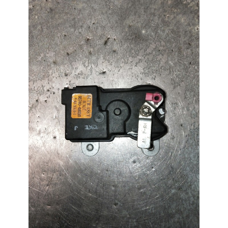 Recambio de motor cierre centralizado delantero derecho para hyundai h 1 h 1 furg.caja cerr.c. puerta referencia OEM IAM 957404A