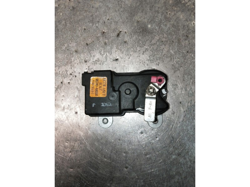 Recambio de motor cierre centralizado delantero derecho para hyundai h 1 h 1 furg.caja cerr.c. puerta referencia OEM IAM 957404A