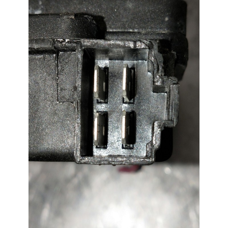 Recambio de motor cierre centralizado delantero derecho para hyundai h 1 h 1 furg.caja cerr.c. puerta referencia OEM IAM 957404A