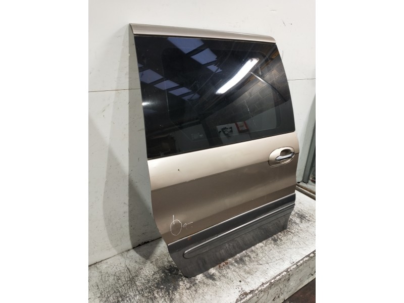 Recambio de puerta lateral corredera derecha para kia carnival ii 2.9 cdri ex referencia OEM IAM   5P