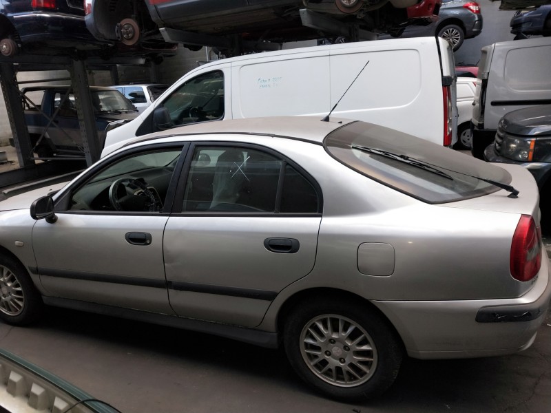 mitsubishi carisma berlina 5 (da0) del año 2002