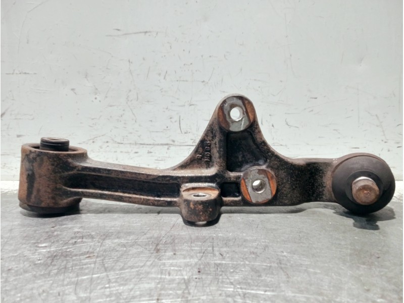 Recambio de brazo suspension inferior delantero derecho para kia carnival ii 2.9 cdri ex referencia OEM IAM   