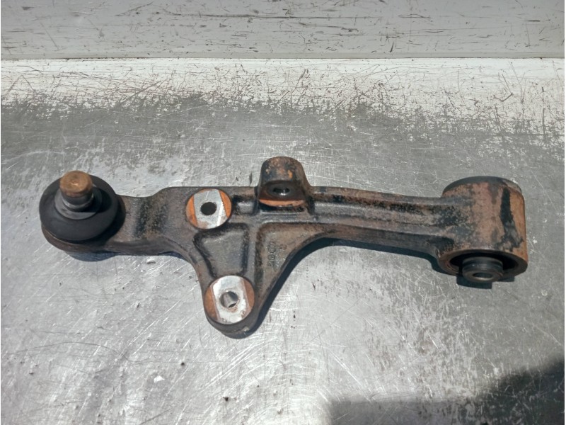 Recambio de brazo suspension inferior delantero derecho para kia carnival ii 2.9 cdri ex referencia OEM IAM   