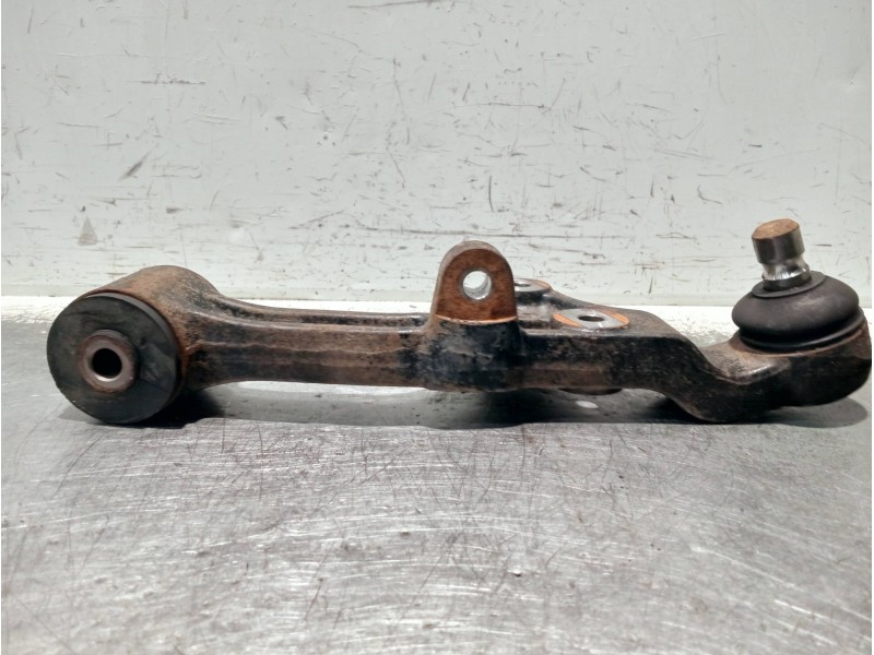 Recambio de brazo suspension inferior delantero derecho para kia carnival ii 2.9 cdri ex referencia OEM IAM   