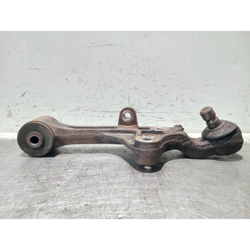 Recambio de brazo suspension inferior delantero izquierdo para kia carnival ii 2.9 cdri ex referencia OEM IAM   