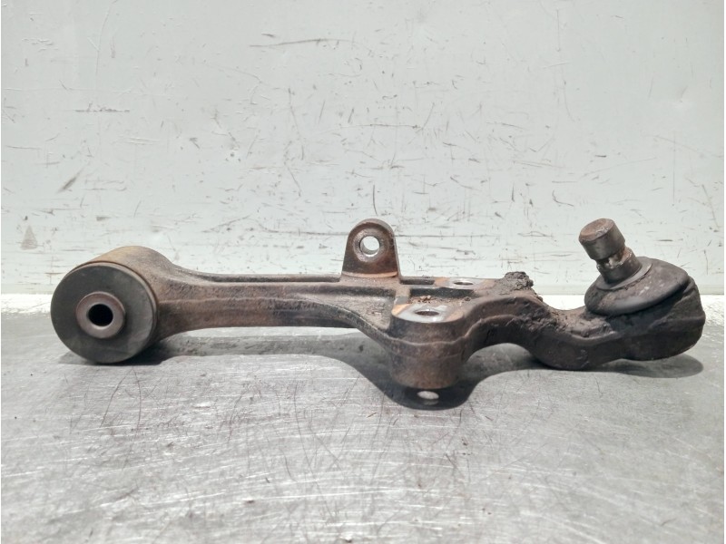 Recambio de brazo suspension inferior delantero izquierdo para kia carnival ii 2.9 cdri ex referencia OEM IAM   