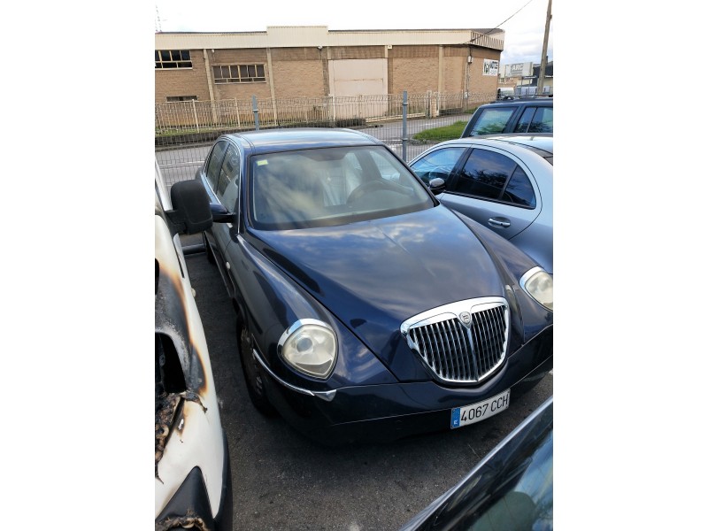 lancia thesis (115) del año 2002