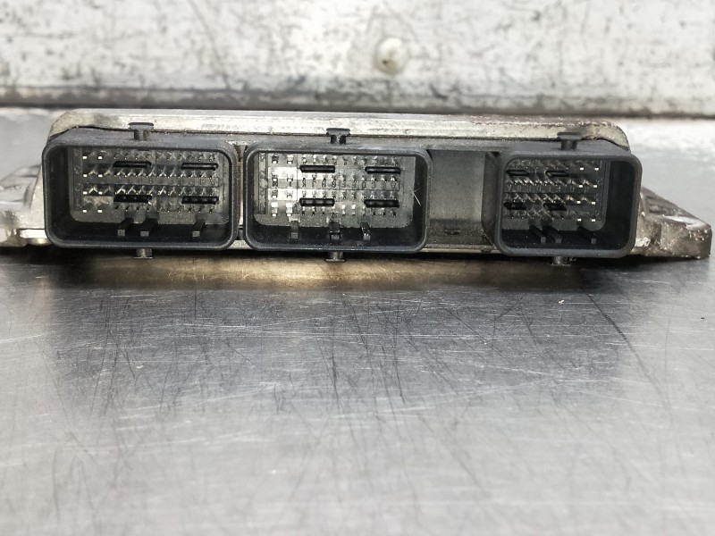 Recambio de centralita motor uce para renault megane iii berlina 5 p referencia OEM IAM 237100131R 9049021310 