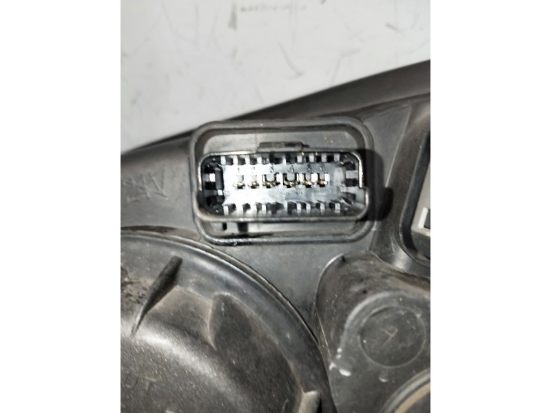 Recambio de faro derecho para peugeot 607 (s2) referencia OEM IAM 9654670880 89010121 89035114. XENOX