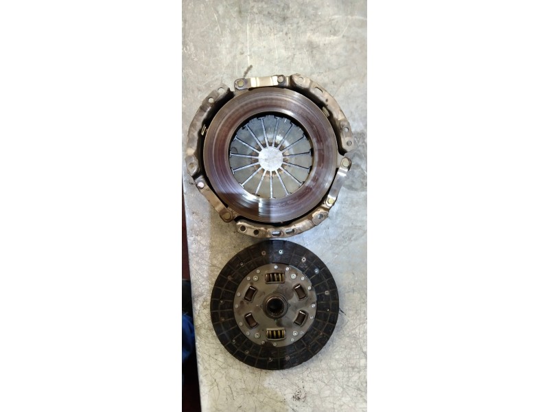 Recambio de kit embrague para toyota yaris (ncp1/nlp1/scp1) 1.4 d-4d linea luna referencia OEM IAM   