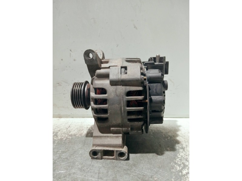 Recambio de alternador para mercedes clase a (w169) referencia OEM IAM A2661540802 2542955A SG9B079