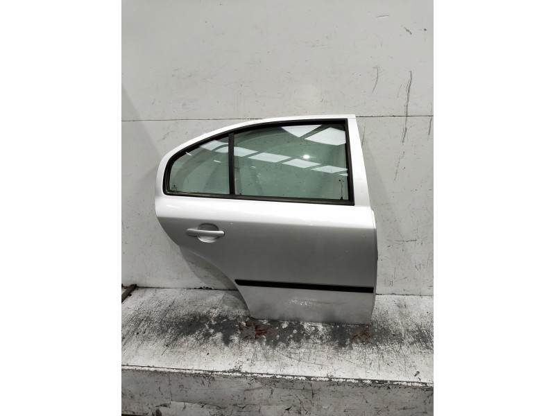 Recambio de puerta trasera derecha para skoda octavia berlina (1u2) referencia OEM IAM   4P