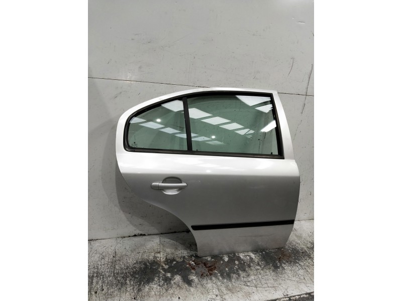 Recambio de puerta trasera derecha para skoda octavia berlina (1u2) referencia OEM IAM   4P