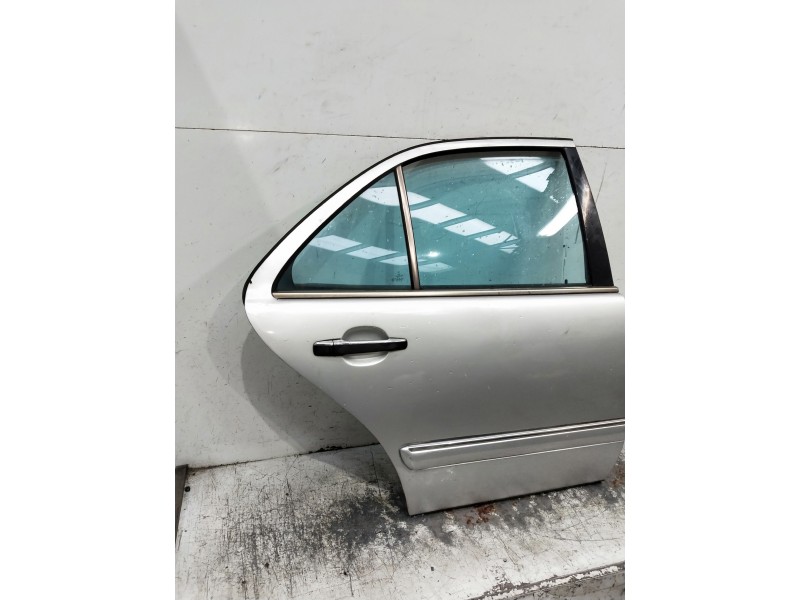 Recambio de puerta trasera derecha para mercedes clase e (w210) berlina diesel referencia OEM IAM   4P