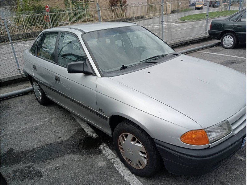 opel astra f berlina del año 1992