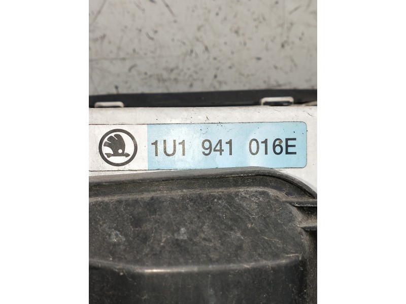 Recambio de faro derecho para skoda octavia berlina (1u2) referencia OEM IAM 1U1941016E  