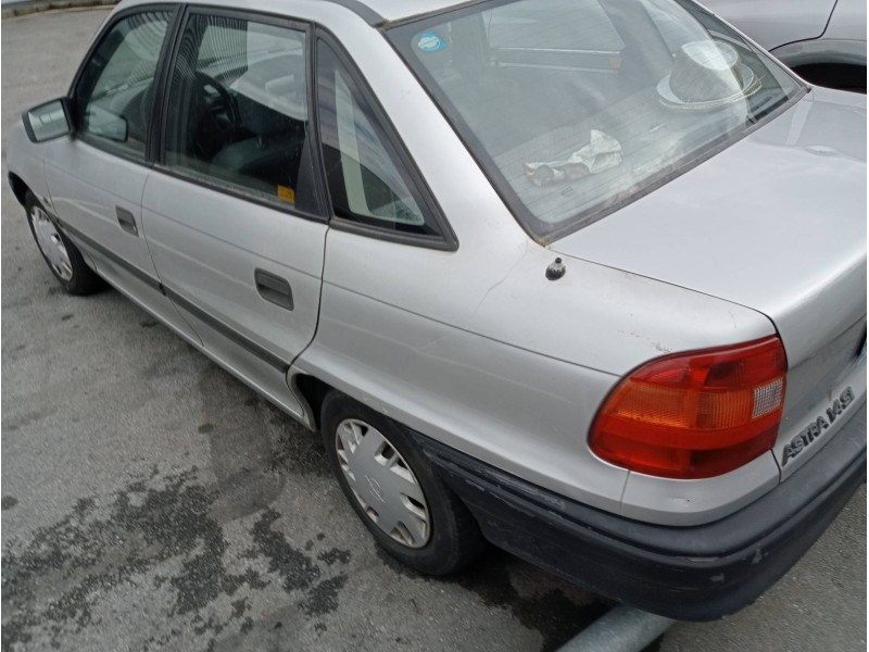 opel astra f berlina del año 1992
