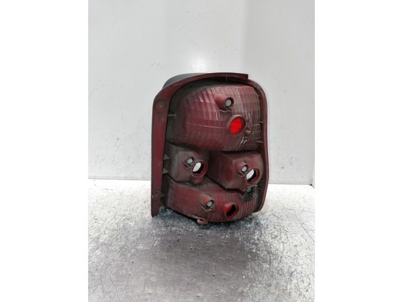 Recambio de piloto trasero izquierdo para kia carnival ii 2.9 cdri ex referencia OEM IAM   