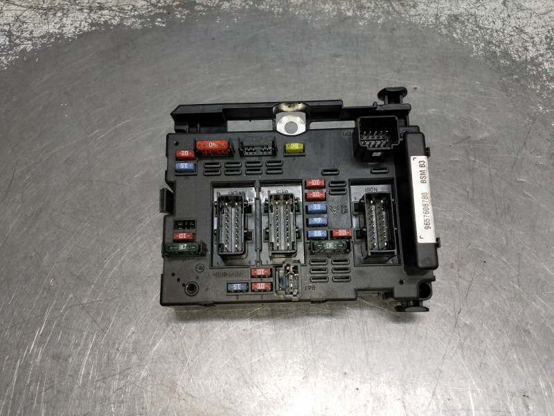 Recambio de caja reles / fusibles para citroen xsara picasso referencia OEM IAM 9657608780  