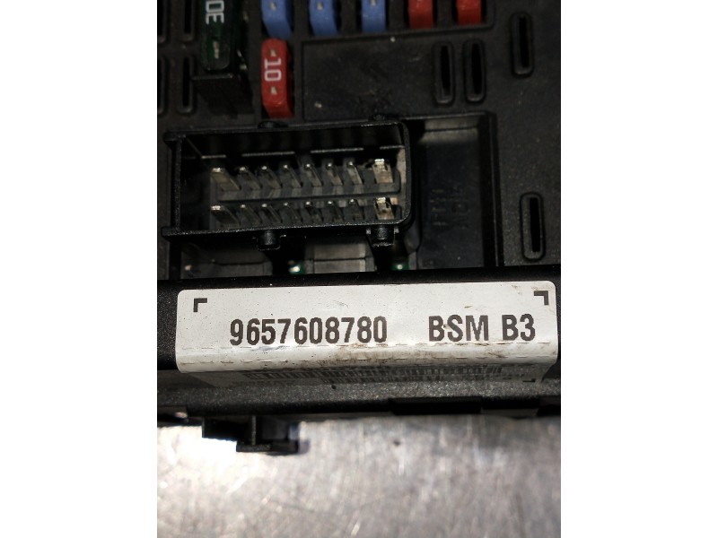 Recambio de caja reles / fusibles para citroen xsara picasso referencia OEM IAM 9657608780  