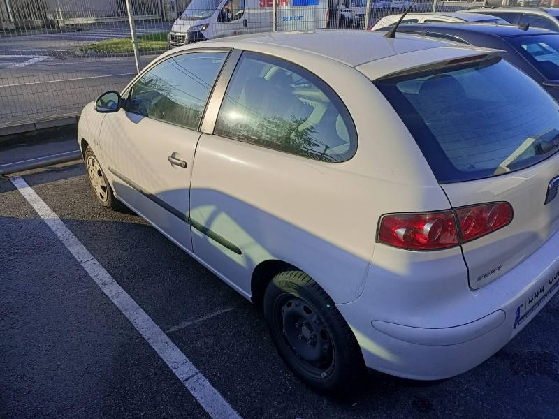 seat ibiza (6l1) del año 2003