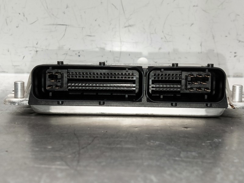 Recambio de centralita motor uce para audi a4 berlina (8e) referencia OEM IAM 0281010492 8E0907401 