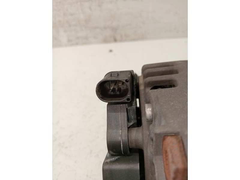 Recambio de alternador para land rover freelander (lr2) 2.2 td4 referencia OEM IAM 0121715024 6G9N10300YC 