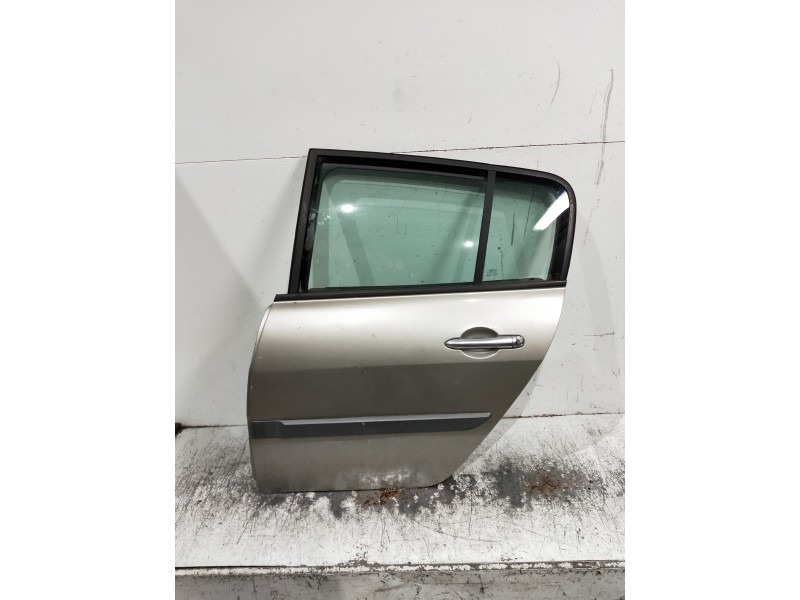 Recambio de puerta trasera izquierda para renault megane ii berlina 5p referencia OEM IAM   5P