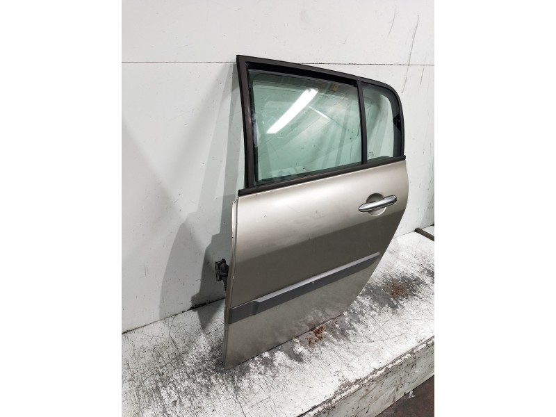 Recambio de puerta trasera izquierda para renault megane ii berlina 5p referencia OEM IAM   5P
