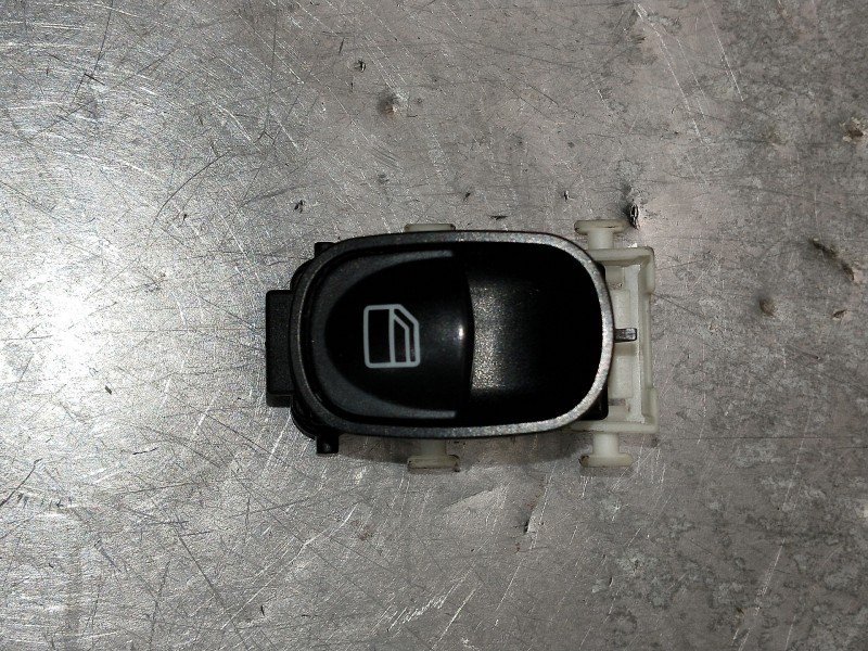Recambio de mando elevalunas delantero derecho para mercedes clase c (w203) berlina referencia OEM IAM A2038200210  4P