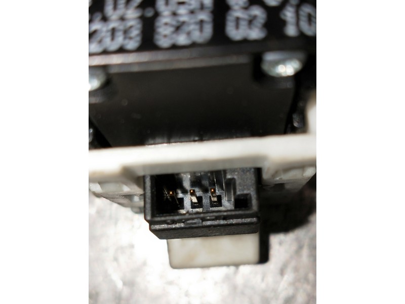 Recambio de mando elevalunas delantero derecho para mercedes clase c (w203) berlina referencia OEM IAM A2038200210  4P