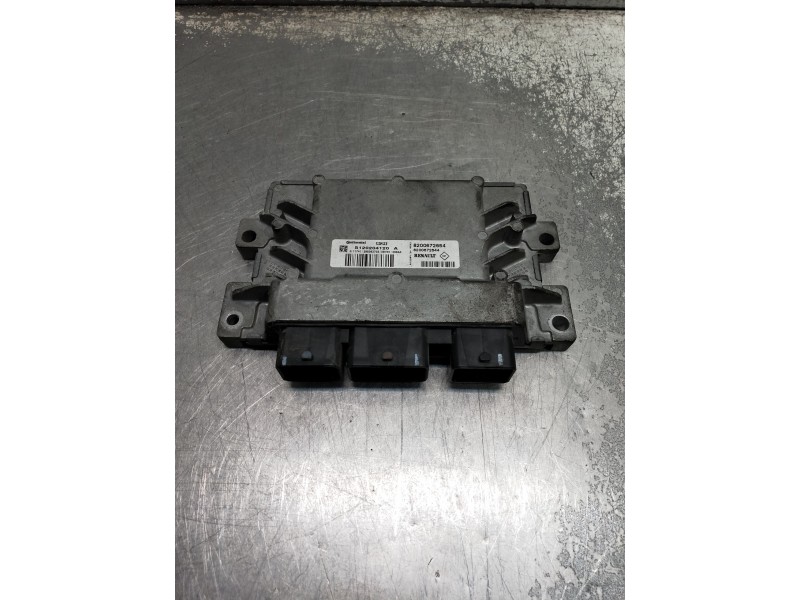 Recambio de centralita motor uce para dacia sandero referencia OEM IAM 820067264 S120204120A 