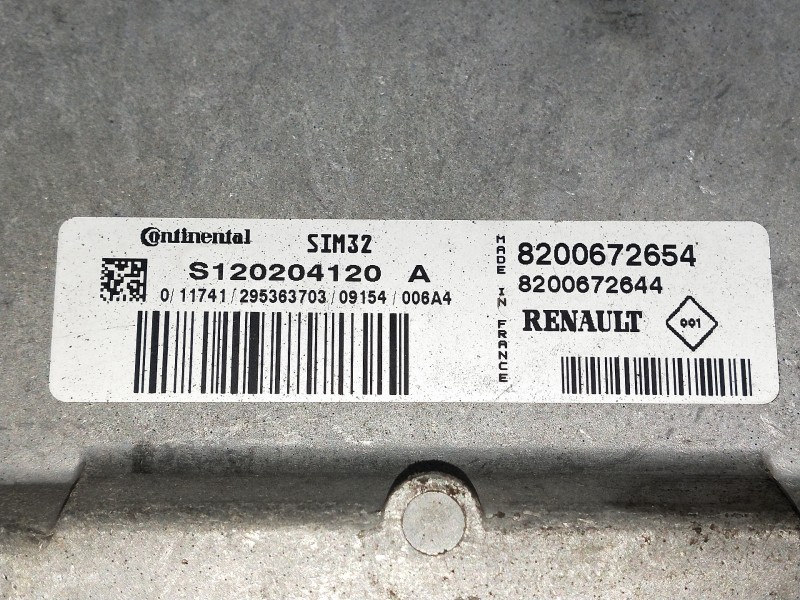 Recambio de centralita motor uce para dacia sandero referencia OEM IAM 820067264 S120204120A 