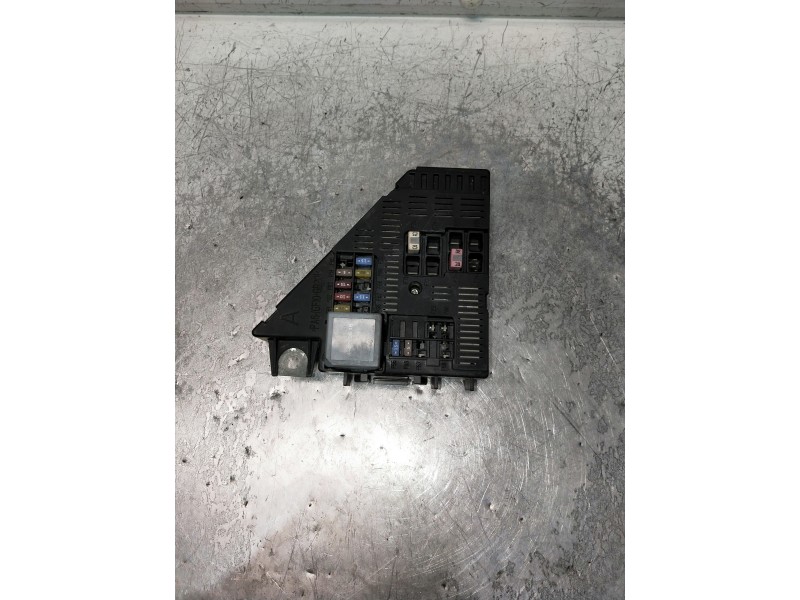 Recambio de caja reles / fusibles para volvo v60 familiar referencia OEM IAM 31473569  
