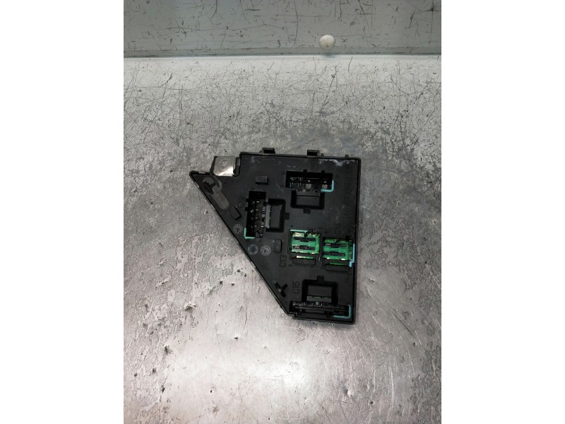 Recambio de caja reles / fusibles para volvo v60 familiar referencia OEM IAM 31473569  