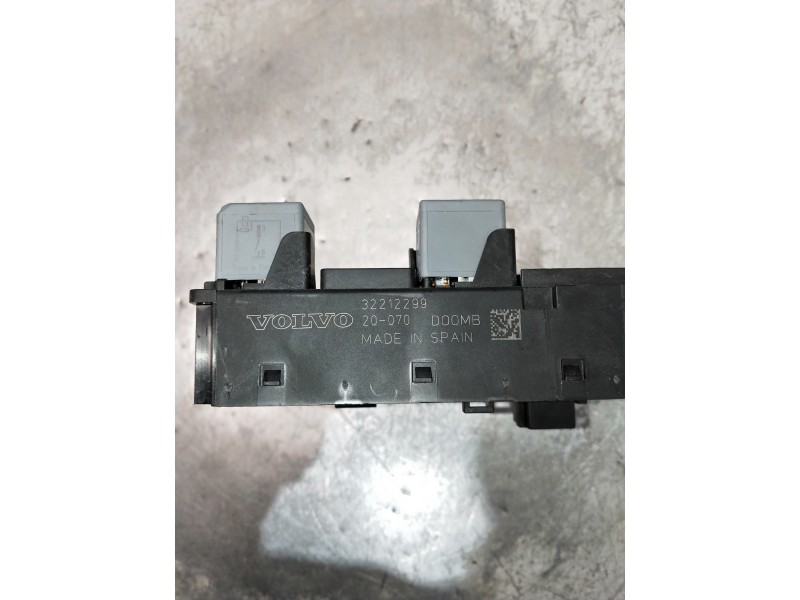 Recambio de caja reles / fusibles para volvo v60 familiar referencia OEM IAM 32212299  
