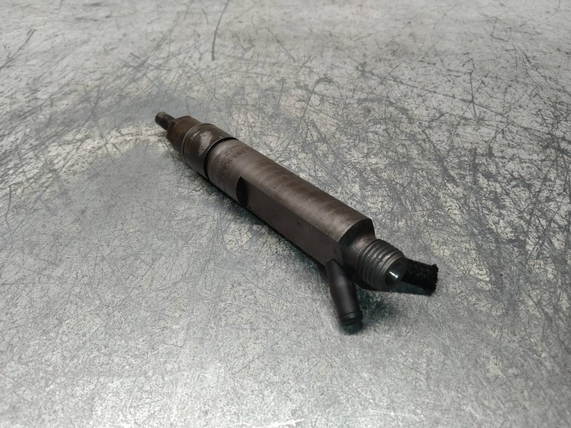 Recambio de inyector para seat ibiza (6k1) stella referencia OEM IAM 038130201G 0432193733 