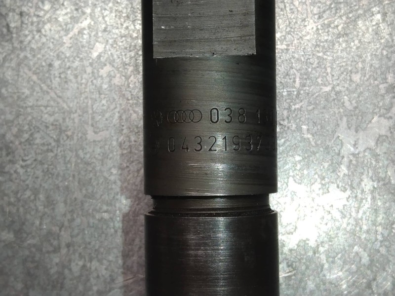 Recambio de inyector para seat ibiza (6k1) stella referencia OEM IAM 038130201G 0432193733 