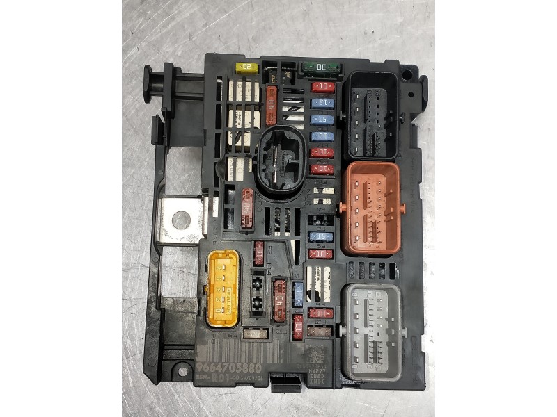 Recambio de caja reles / fusibles para citroen c4 picasso referencia OEM IAM 9664705880  