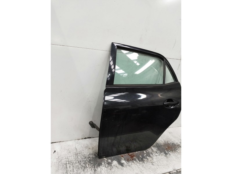 Recambio de puerta trasera izquierda para toyota auris referencia OEM IAM   