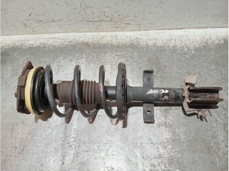 Recambio de amortiguador delantero derecho para renault clio iii referencia OEM IAM 8200676024 03071000608 