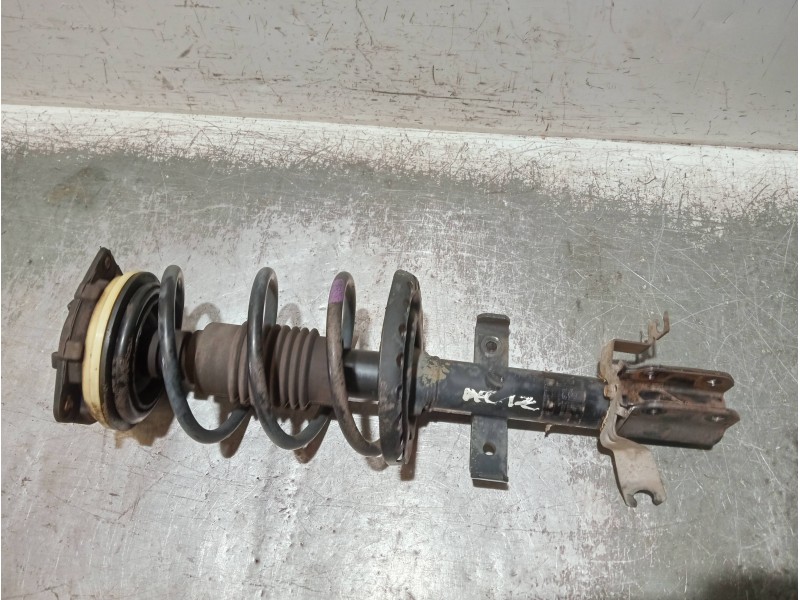 Recambio de amortiguador delantero izquierdo para renault clio iii referencia OEM IAM 8200676024 03071000608 