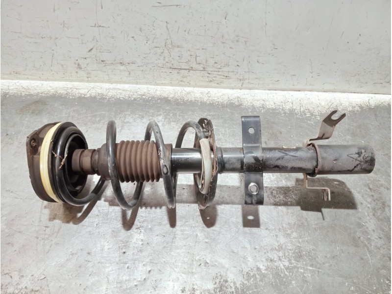 Recambio de amortiguador delantero izquierdo para renault clio iii referencia OEM IAM 8200676024 03071000608 