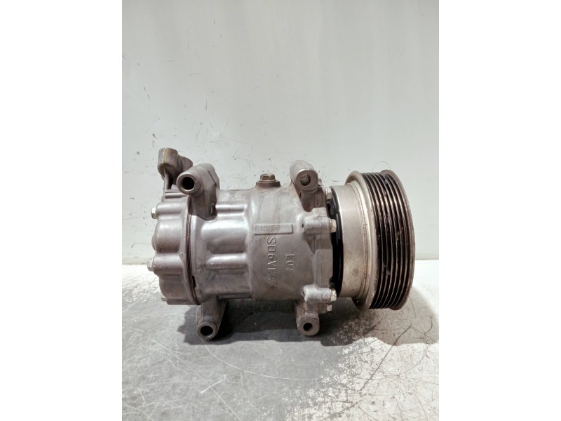Recambio de compresor aire acondicionado para renault clio iii referencia OEM IAM 8200819568A  