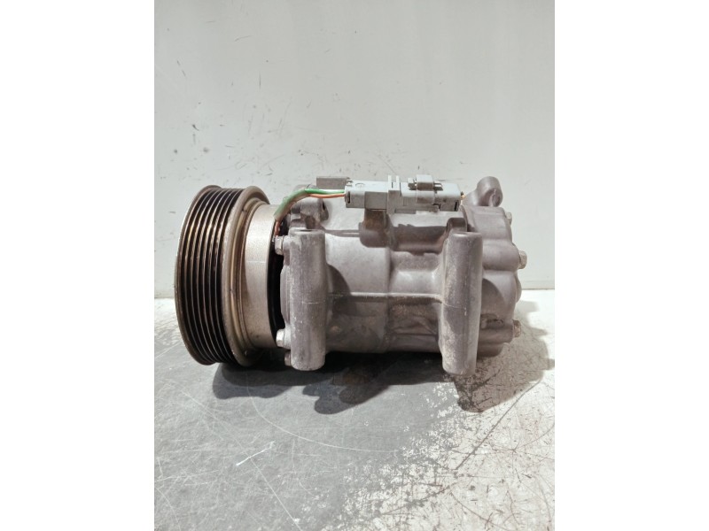 Recambio de compresor aire acondicionado para renault clio iii referencia OEM IAM 8200819568A  