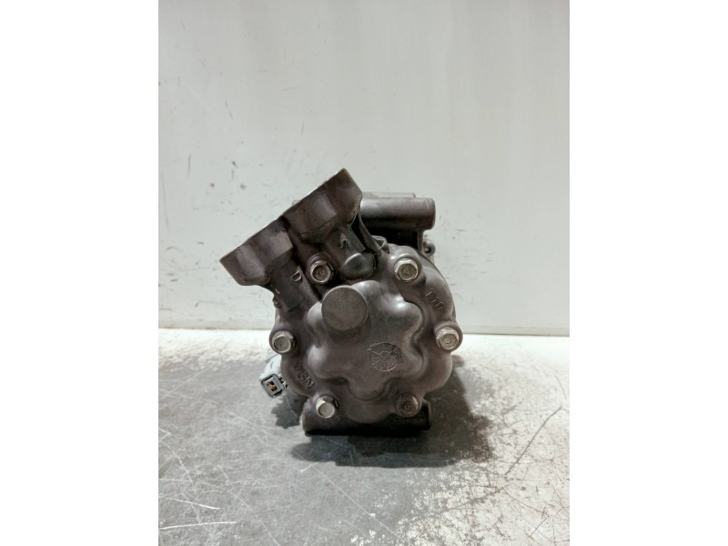 Recambio de compresor aire acondicionado para renault clio iii referencia OEM IAM 8200819568A  