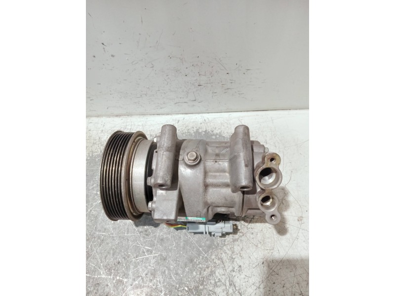 Recambio de compresor aire acondicionado para renault clio iii referencia OEM IAM 8200819568A  