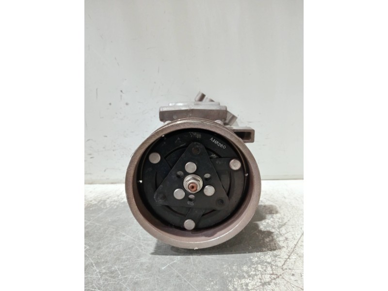Recambio de compresor aire acondicionado para renault clio iii referencia OEM IAM 8200819568A  
