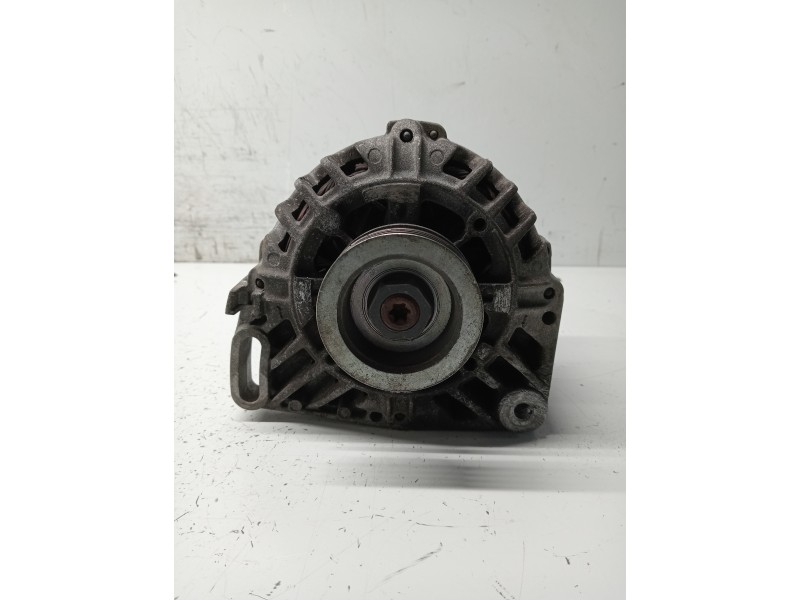 Recambio de alternador para dacia sandero referencia OEM IAM 8200660044A  
